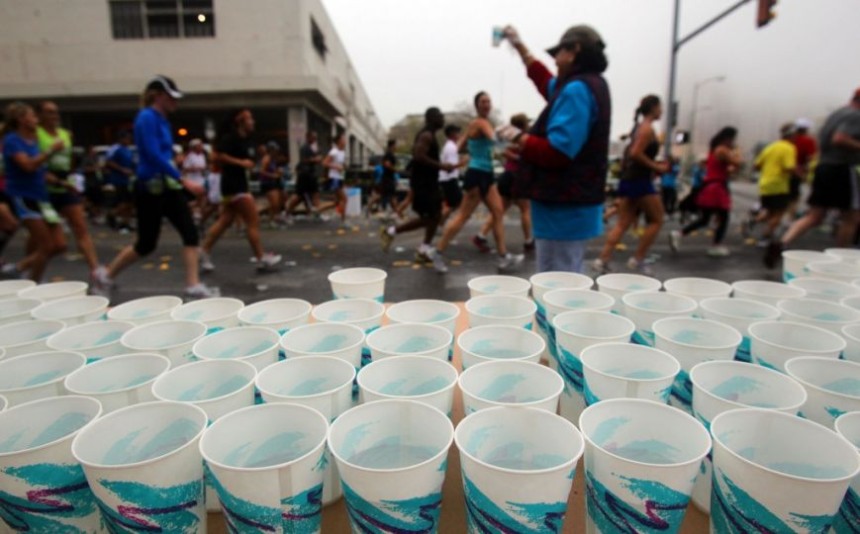Скільки води потрібно пити? А під час бігу?